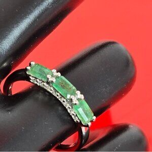 925 Sterling Silver Ring with Natural Emerald Gem & Cz